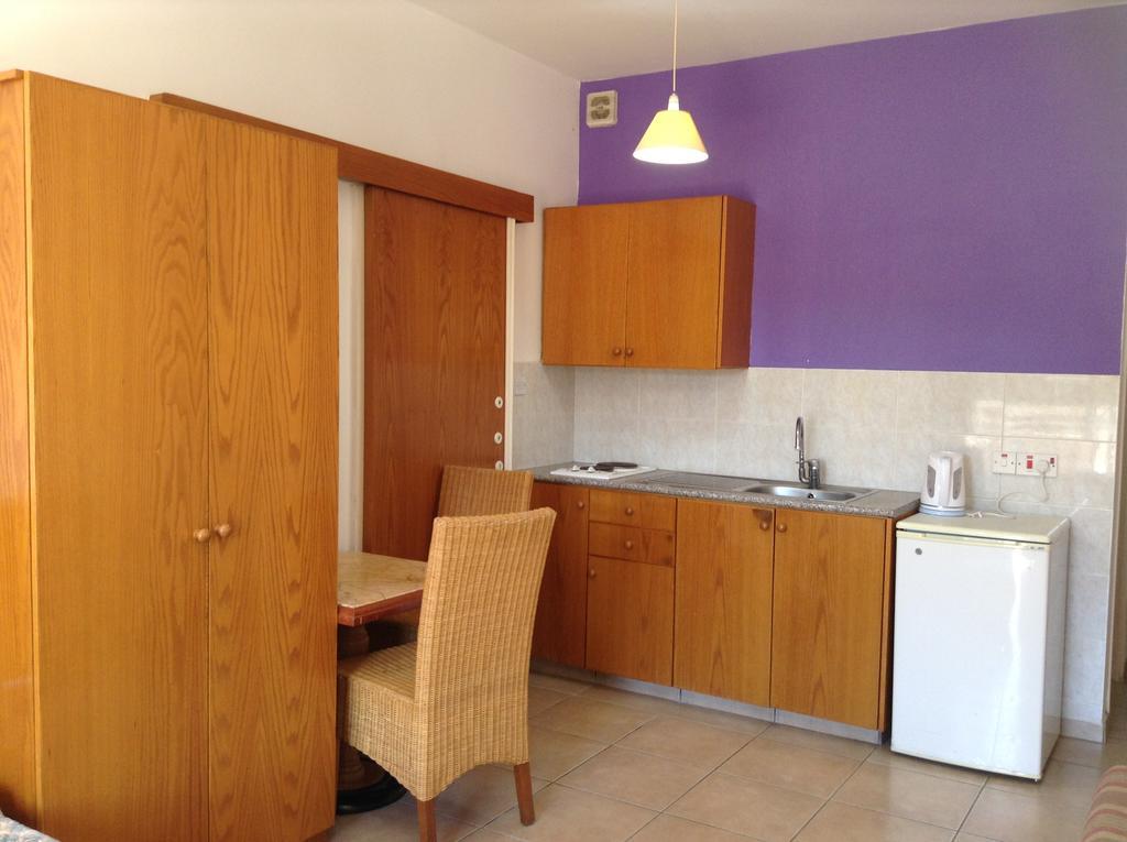 Valana Hotel Apartments 레메소스 외부 사진